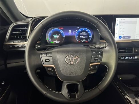 Used 2025 Toyota Crown Signia image 17