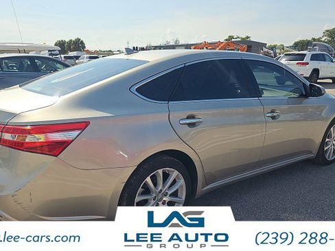 Used 2014 Toyota Avalon Limited FWD image 2