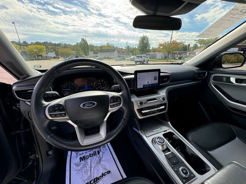 Used 2023 Ford Explorer XLT w/ XLT Sport Appearance Package AWD/4WD image 20