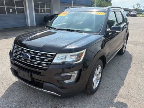 Used 2017 Ford Explorer XLT w/ Equipment Group 201A AWD/4WD image 7