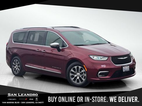 Certified 2023 Chrysler Pacifica Pinnacle FWD image 1