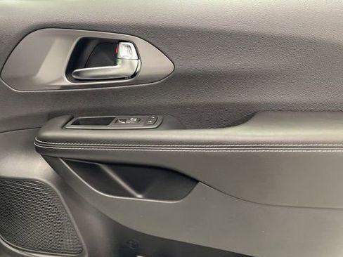 New 2026 Chrysler Pacifica Select AWD/4WD image 26