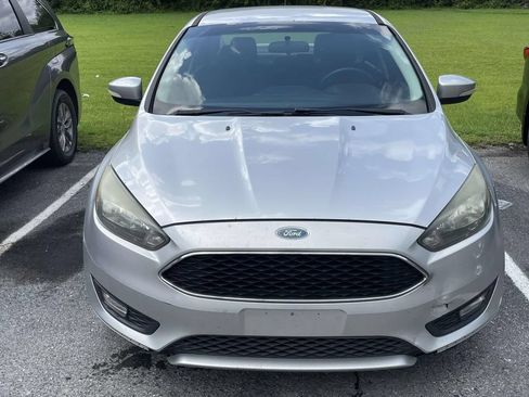 Used 2015 Ford Focus SE w/ SE Sport Package FWD image 5