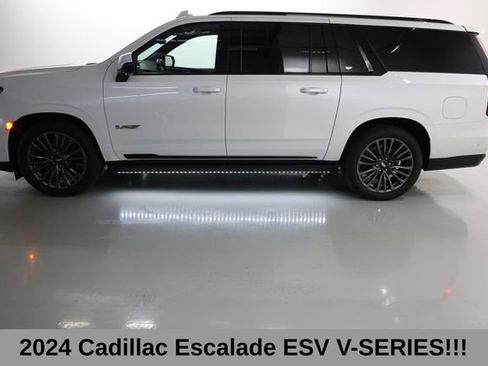 Used 2024 Cadillac Escalade ESV V w/ Heavy-Duty Trailer Package AWD/4WD image 10