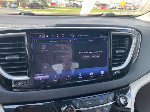 Used 2023 Chrysler Pacifica Touring-L image 20