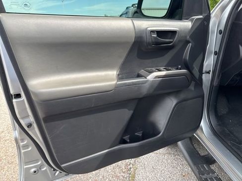 Used 2022 Toyota Tacoma SR5 RWD image 21