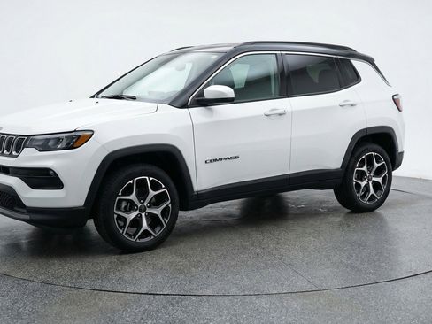 Used 2025 Jeep Compass Limited AWD/4WD image 3
