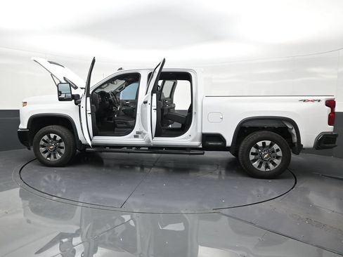 Used 2025 Chevrolet Silverado 2500 Custom w/ Custom Value Package AWD/4WD image 30