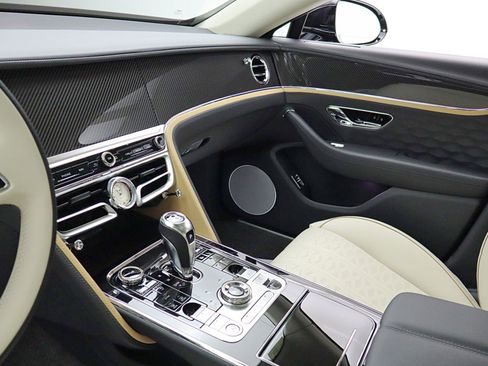 New 2026 Bentley Flying Spur Plug-In Hybrid image 31