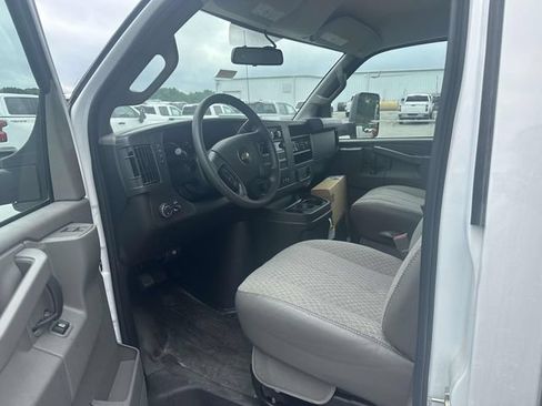 New 2024 Chevrolet Express 4500 w/ Power Convenience Package RWD image 11