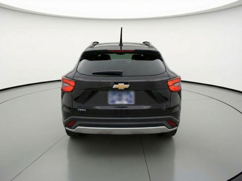 Used 2025 Chevrolet Trax LT FWD image 7
