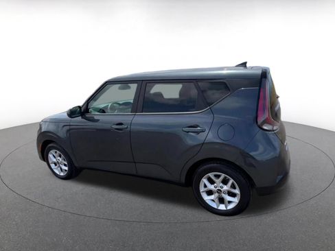 Used 2025 Kia Soul LX w/ LX Technology Package FWD image 10