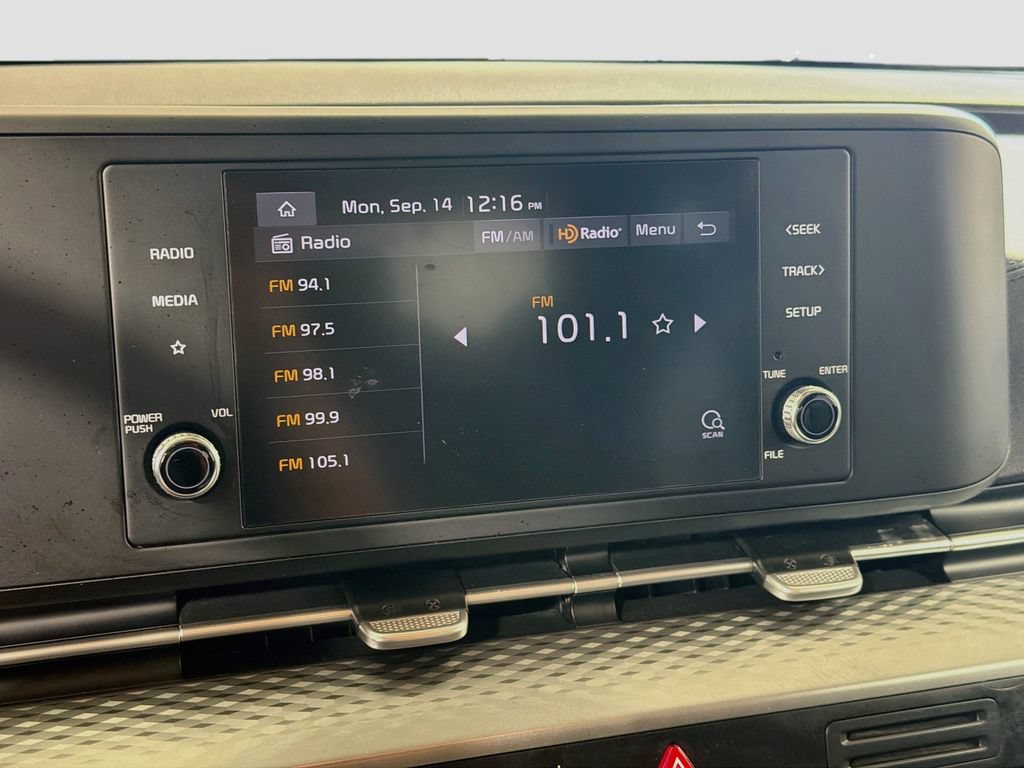 Used 2022 Kia Carnival LX FWD image 15