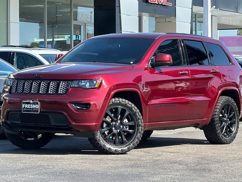 Used 2021 Jeep Grand Cherokee Laredo X AWD/4WD image 8