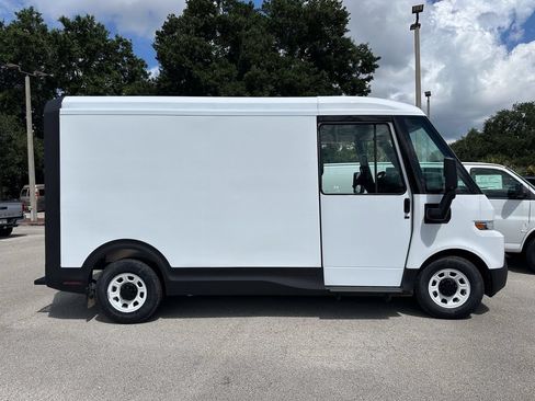 New 2026 Chevrolet Brightdrop 400 w/ Power Door Package AWD/4WD image 21