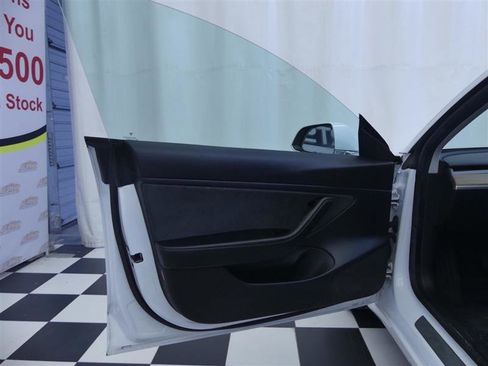 Used 2019 Tesla Model 3 Standard Range Plus image 25