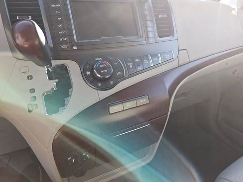 Used 2011 Toyota Sienna XLE image 52