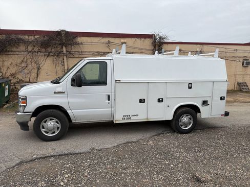 Used 2021 Ford E-350 and Econoline 350 Super Duty w/ Power Windows & Locks Group image 7