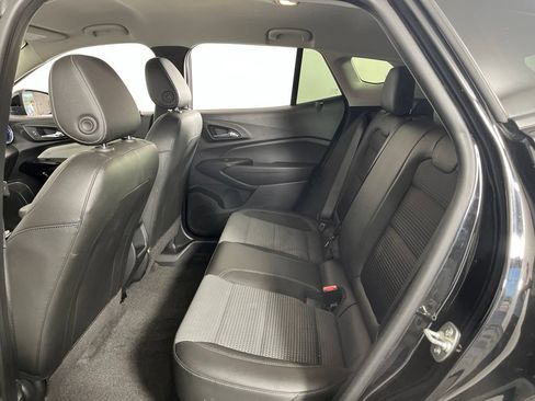 Certified 2025 Chevrolet Trax LT FWD image 21