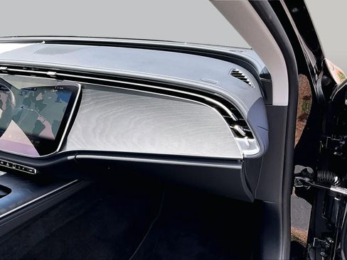 Used 2025 Mercedes-Benz E 350 Sedan image 19