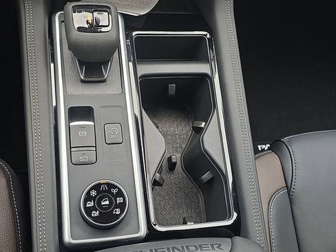 New 2025 Nissan Pathfinder Platinum image 22