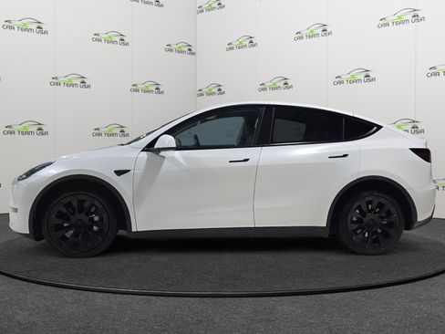 Used 2022 Tesla Model Y Long Range image 2