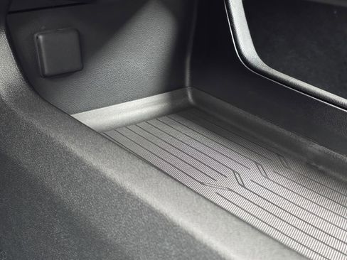 New 2026 Chevrolet Equinox EV LT image 29