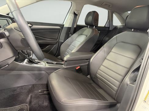 Used 2024 Volkswagen Jetta SE w/ Panoramic Sunroof Package FWD image 9