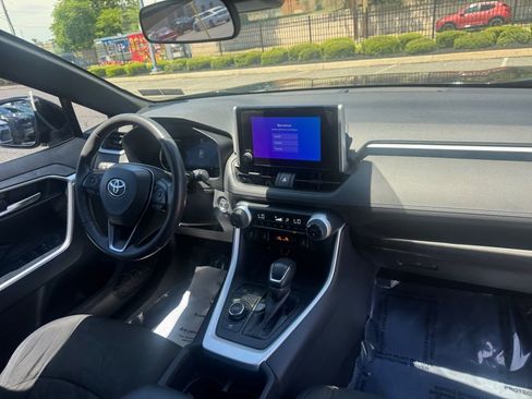 Used 2023 Toyota RAV4 SE w/ Convenience Package AWD/4WD image 17