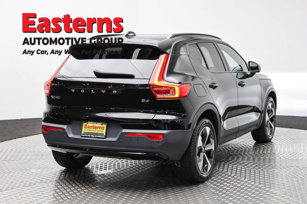 Used 2023 Volvo XC40 B4 Ultimate FWD image 7