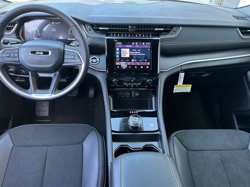 New 2025 Jeep Grand Cherokee Altitude image 10