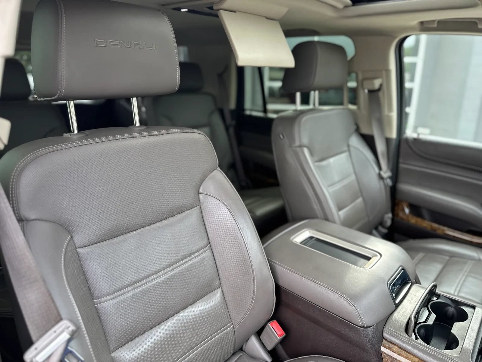Used 2015 GMC Yukon Denali w/ Touring Package AWD/4WD image 26