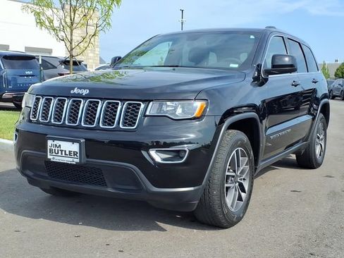 Used 2020 Jeep Grand Cherokee Laredo w/ 18" Wheel & 8.4" Radio Group AWD/4WD image 3