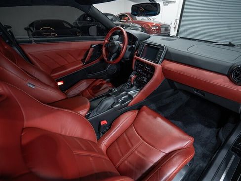 Used 2021 Nissan GT-R Premium AWD/4WD image 28
