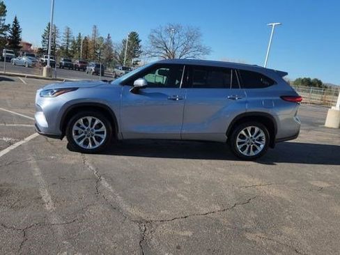 Used 2020 Toyota Highlander Limited image 7