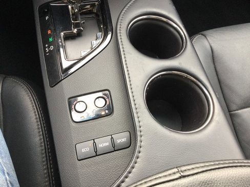 Used 2017 Toyota Avalon XLE image 17