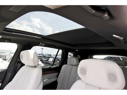 New 2026 Cadillac Vistiq Luxury image 23