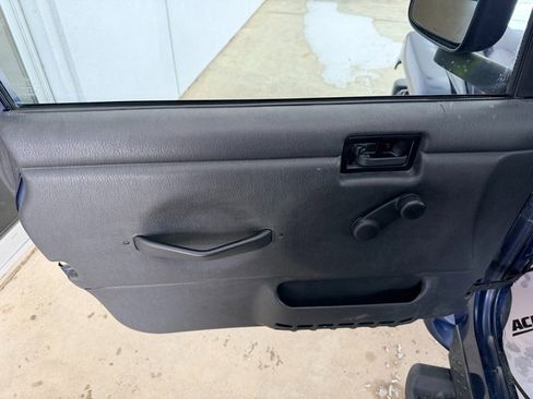 Used 2005 Jeep Wrangler Unlimited image 16