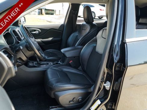 Used 2019 Jeep Cherokee Latitude Plus FWD image 7