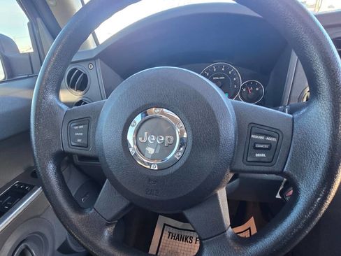 Used 2007 Jeep Commander Sport image 35