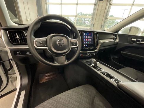Used 2022 Volvo XC60 B5 Momentum image 14