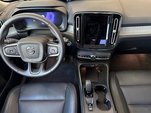 Certified 2025 Volvo XC40 B5 Core image 14