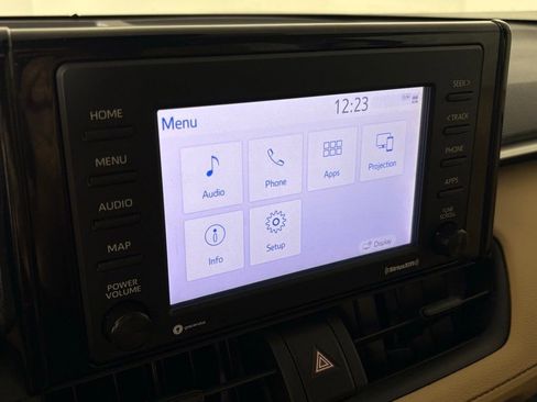 Used 2020 Toyota RAV4 LE FWD image 27