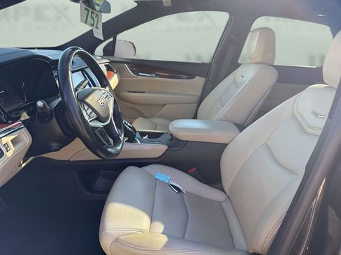 Used 2018 Cadillac XT5 Luxury w/ Driver Awareness Package FWD image 7