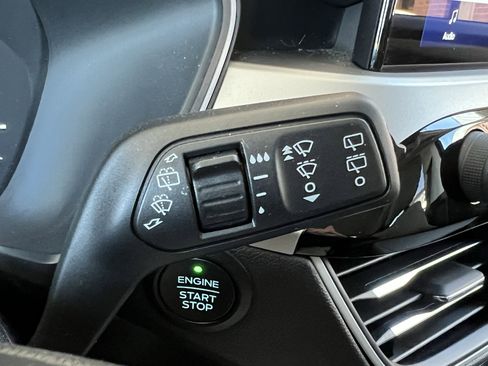 Used 2022 Ford Escape SE image 30