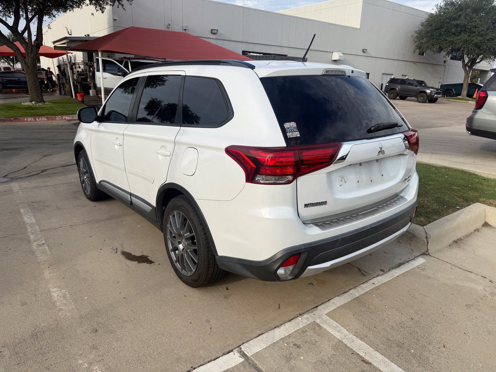Used 2016 Mitsubishi Outlander SEL FWD image 3