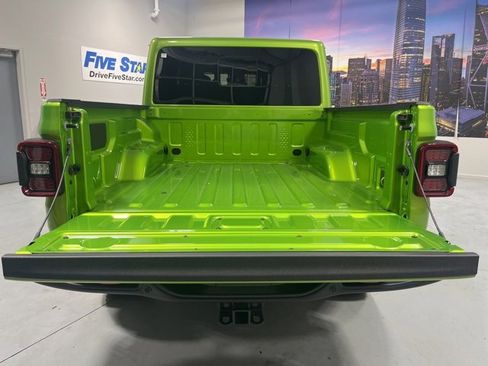 New 2025 Jeep Gladiator Rubicon image 29