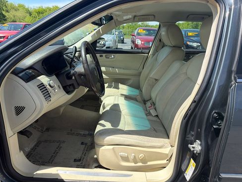Used 2009 Cadillac DTS w/ Trunk Convenience Package FWD image 9