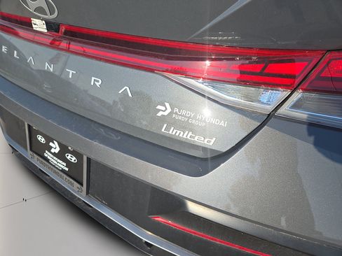 Certified 2025 Hyundai Elantra Limited FWD image 38