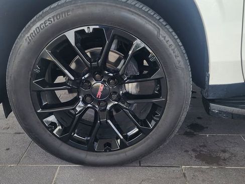 Used 2022 GMC Yukon XL SLT w/ SLT Premium Package image 10